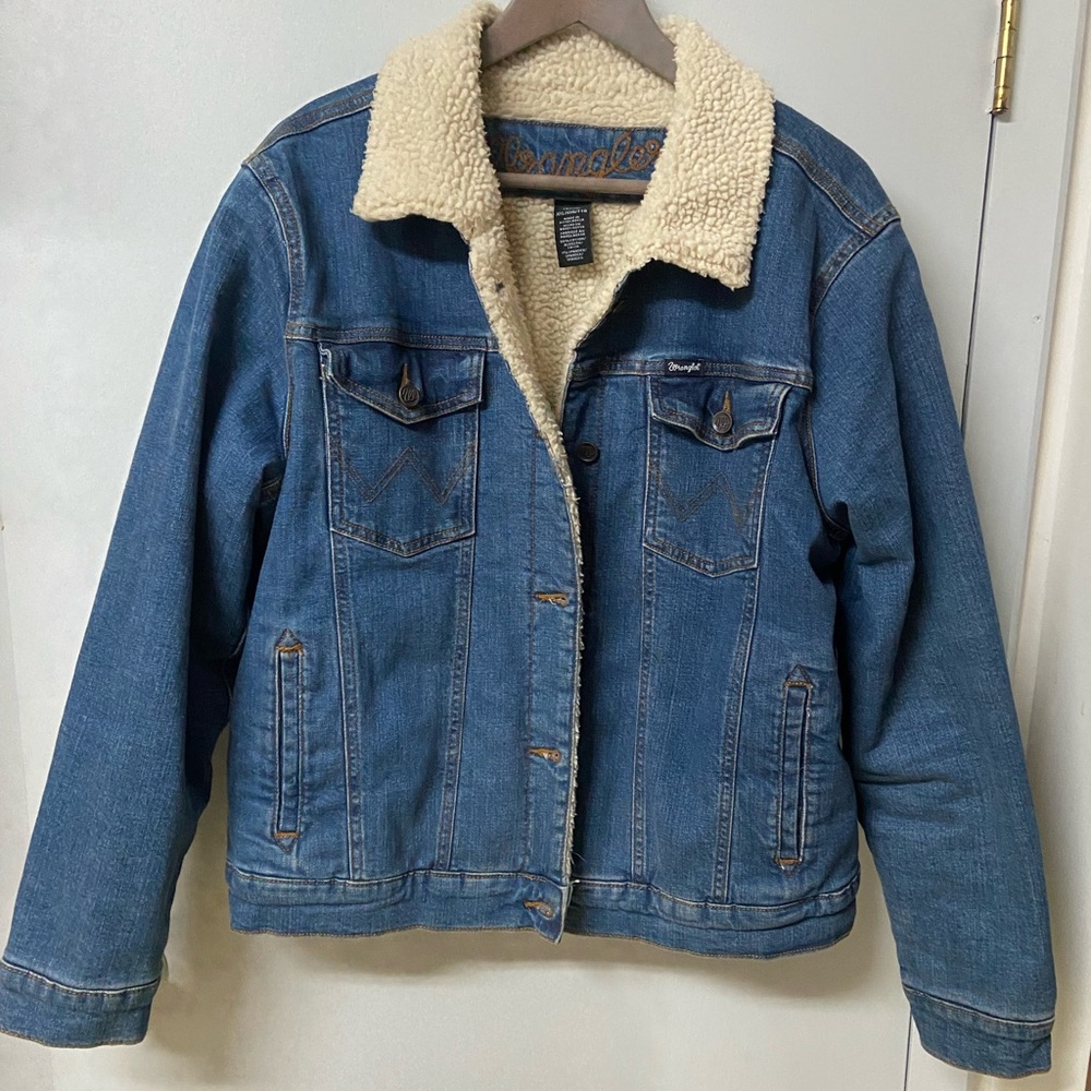 Wrangler women’s Sherpa lined denim jacket